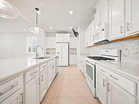 5th image of 15 Bannock Glen Pl