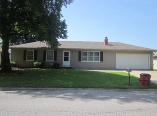 530 S Lake Dr, Marshall, MO 65340
