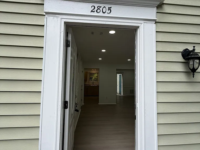 2805 Queen Anne Ct — Photo 3