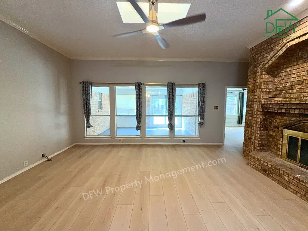 3 bed, 2.5 bath, 2568 sqft, $2,895 — Photo 4