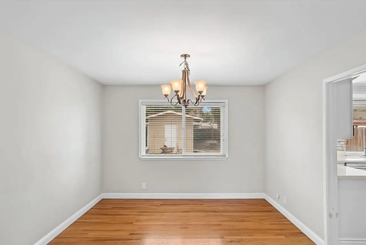 4 bed, 2.5 bath, 2150 sqft, $3,500 — Photo 4