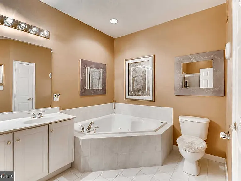 Master Bathroom, (1st Floor), No.1