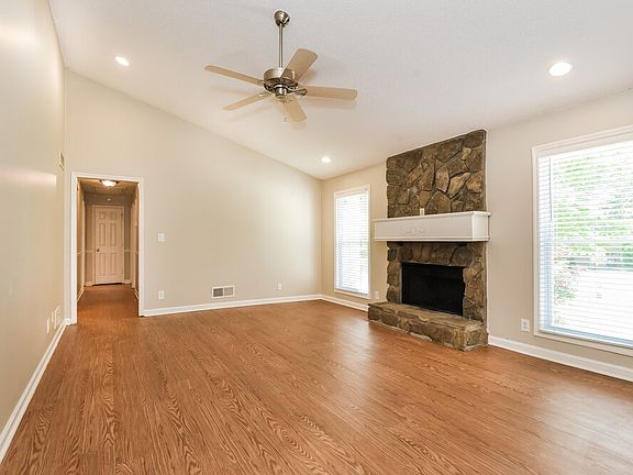 3rd image of 153 Drury Ln NE