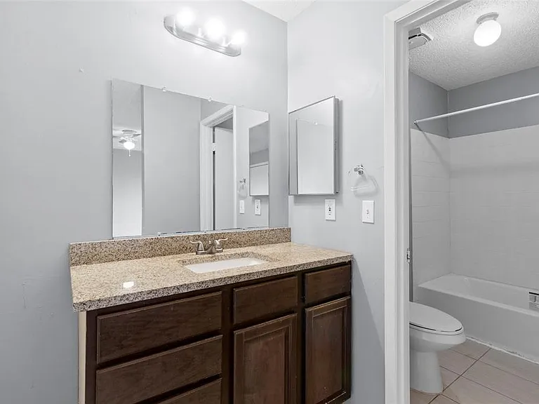 12162 Huntington Venture Dr — Photo 18