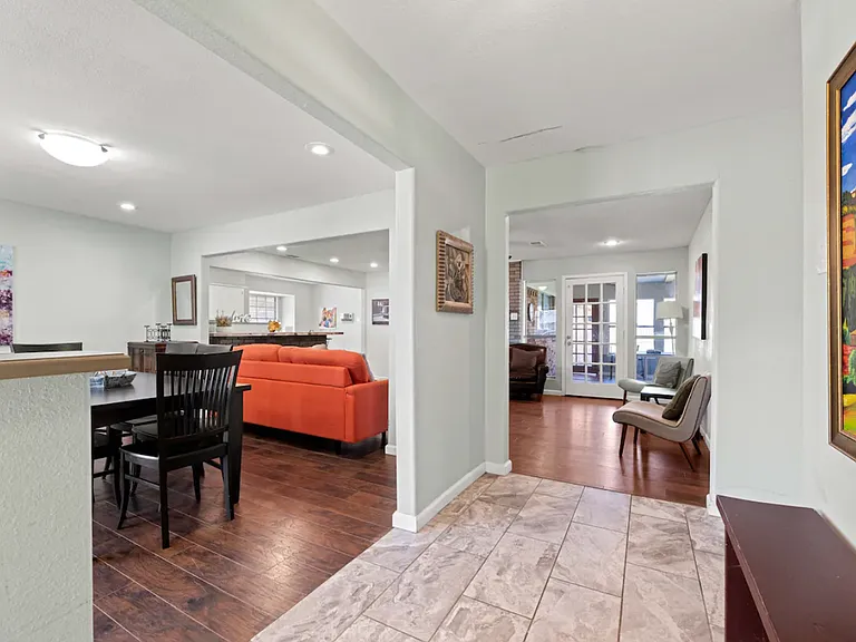 11327 Drummond Cir — Photo 9
