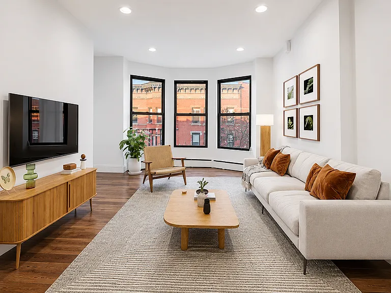 372 2nd St #4D — Photo 1