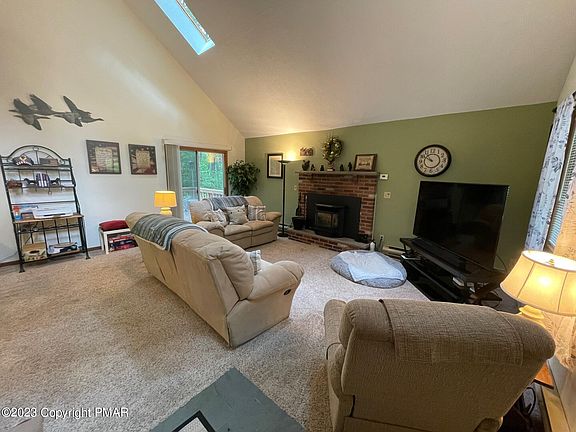 5th image of 122 Emerson Dr