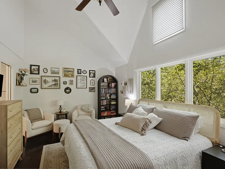 2718 N Southport Ave #A — Photo 12