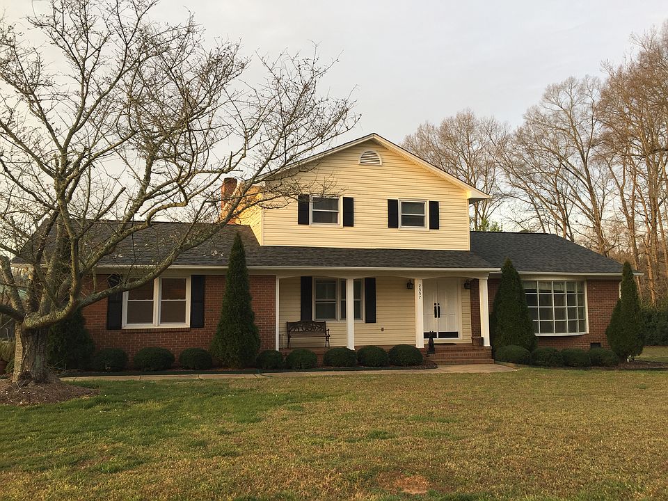 1st image of 2557 Colebrook Dr