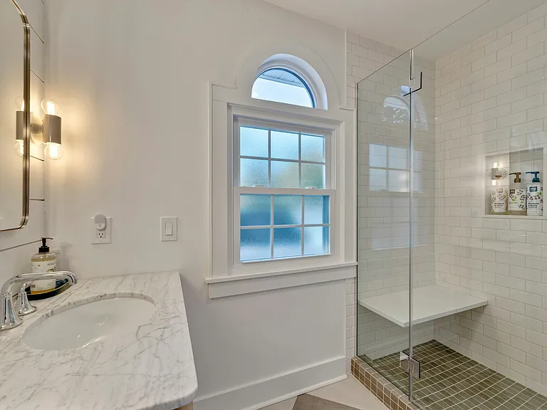 110 Sleepy Hollow Ln — Photo 13