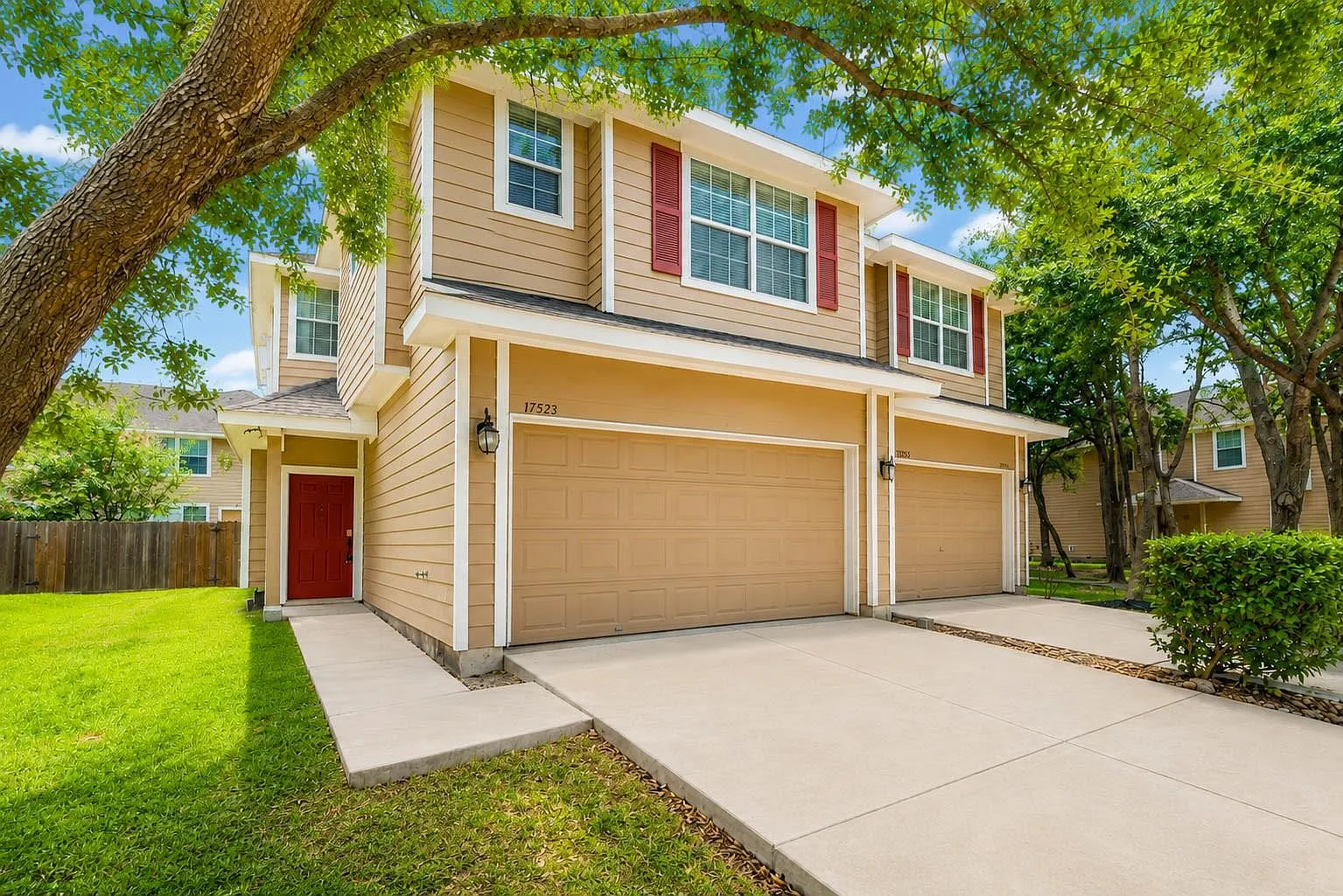 3 bed, 2.5 bath, 1667 sqft, $1,900 — Photo 1