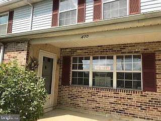 3 bed, 2.5 bath, 1408 sqft, $1,400 — Photo 2