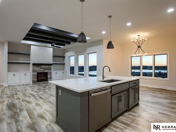 4th image of 16863 Crown Pont Ave