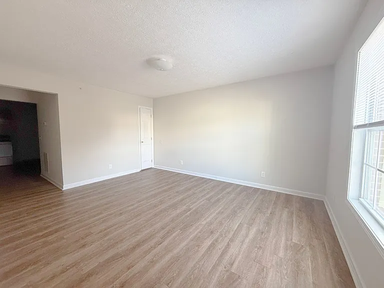 1320 Carolina Ave — Photo 2