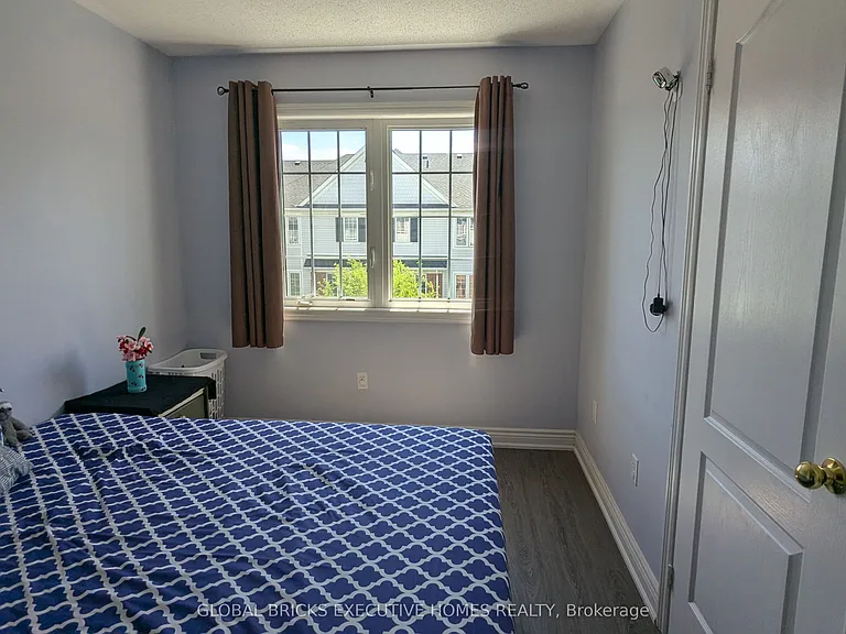 1218 Lamont Cres — Photo 17