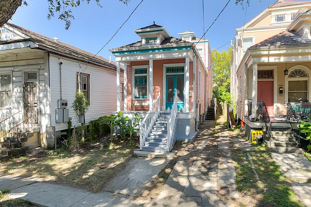 1st image of 3309 Banks St