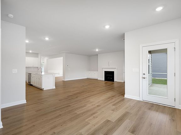 Roselyn Garland II 8