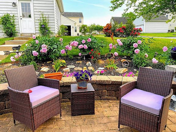  Patio & perennial garden