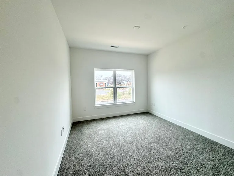 175 W Black St #204 — Photo 11