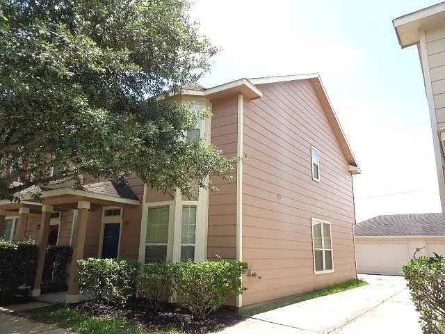3 bed, 2.5 bath, 1553 sqft, $1,650 — Photo 3