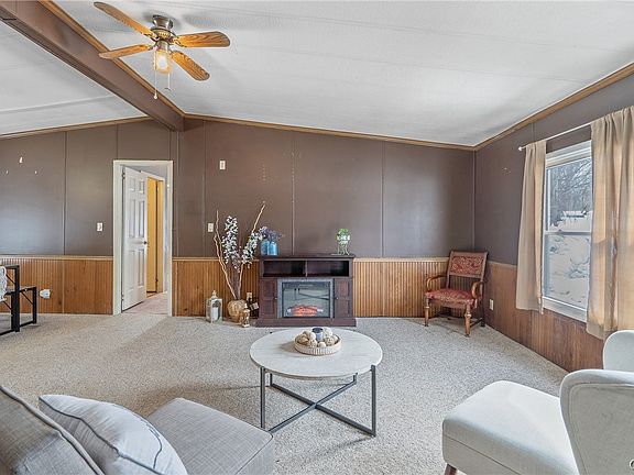 3rd image of 799 Rowlee Rd