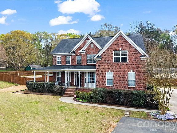 2nd image of 2589 Shamrock Rd