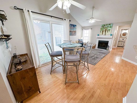 5th image of 312 Lyons Cove Dr.