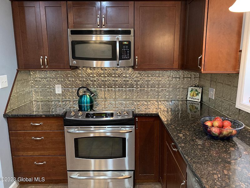5th image of 2170 Foxhill Drive
