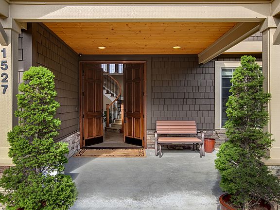 2nd image of 1527 24th Ct NE