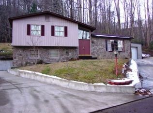 121 Cedar St, Logan, WV 25601