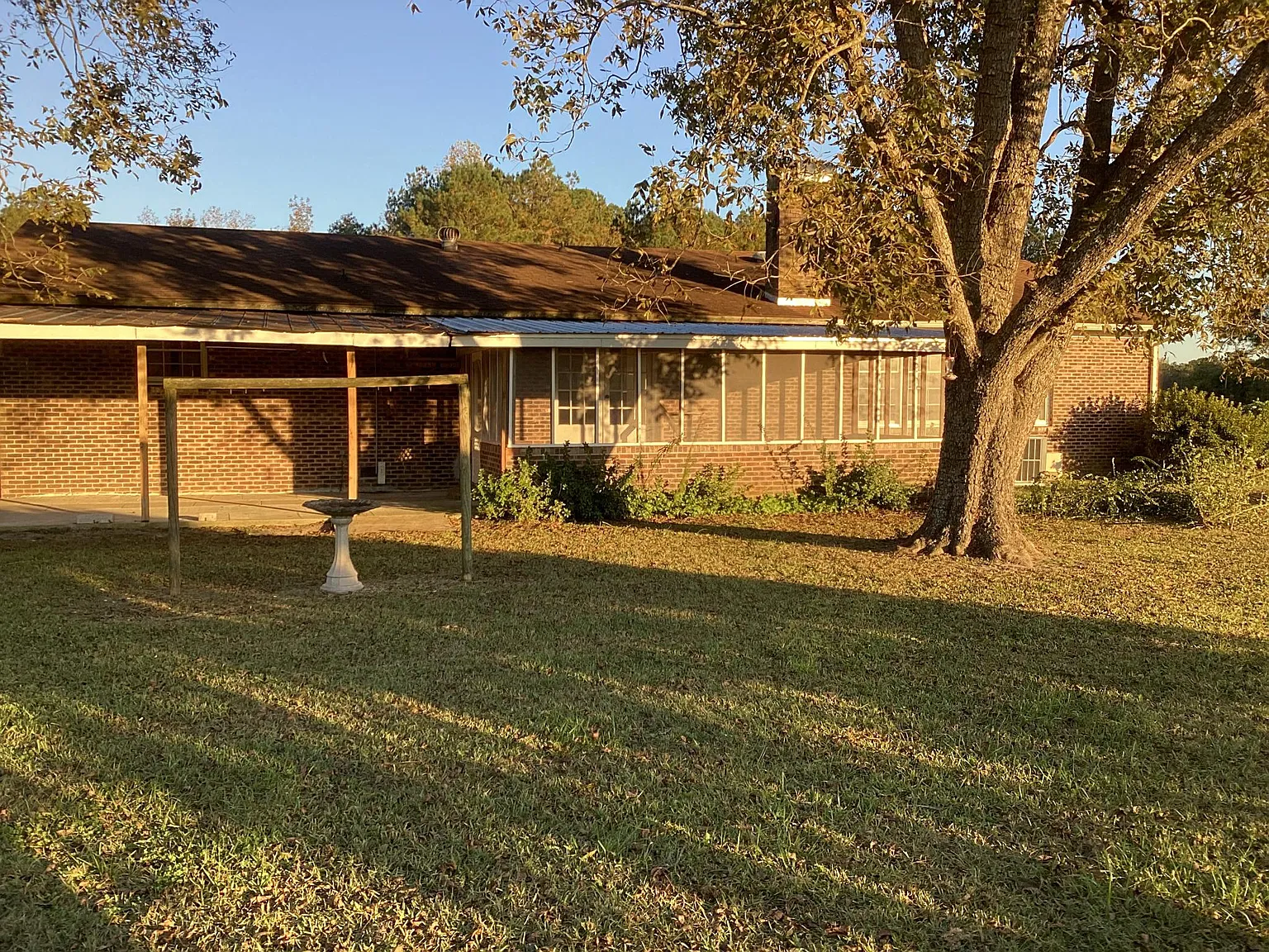 3 bed, 2.5 bath, 1600 sqft, $1,100 — Photo 2