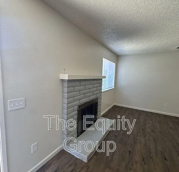 148 S Peppertree St — Photo 3