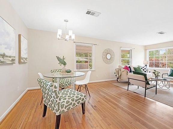 5th image of 1019 Greenbriar Cir