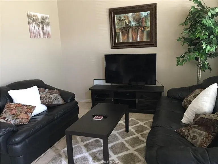 218 Forest Dr — Photo 5