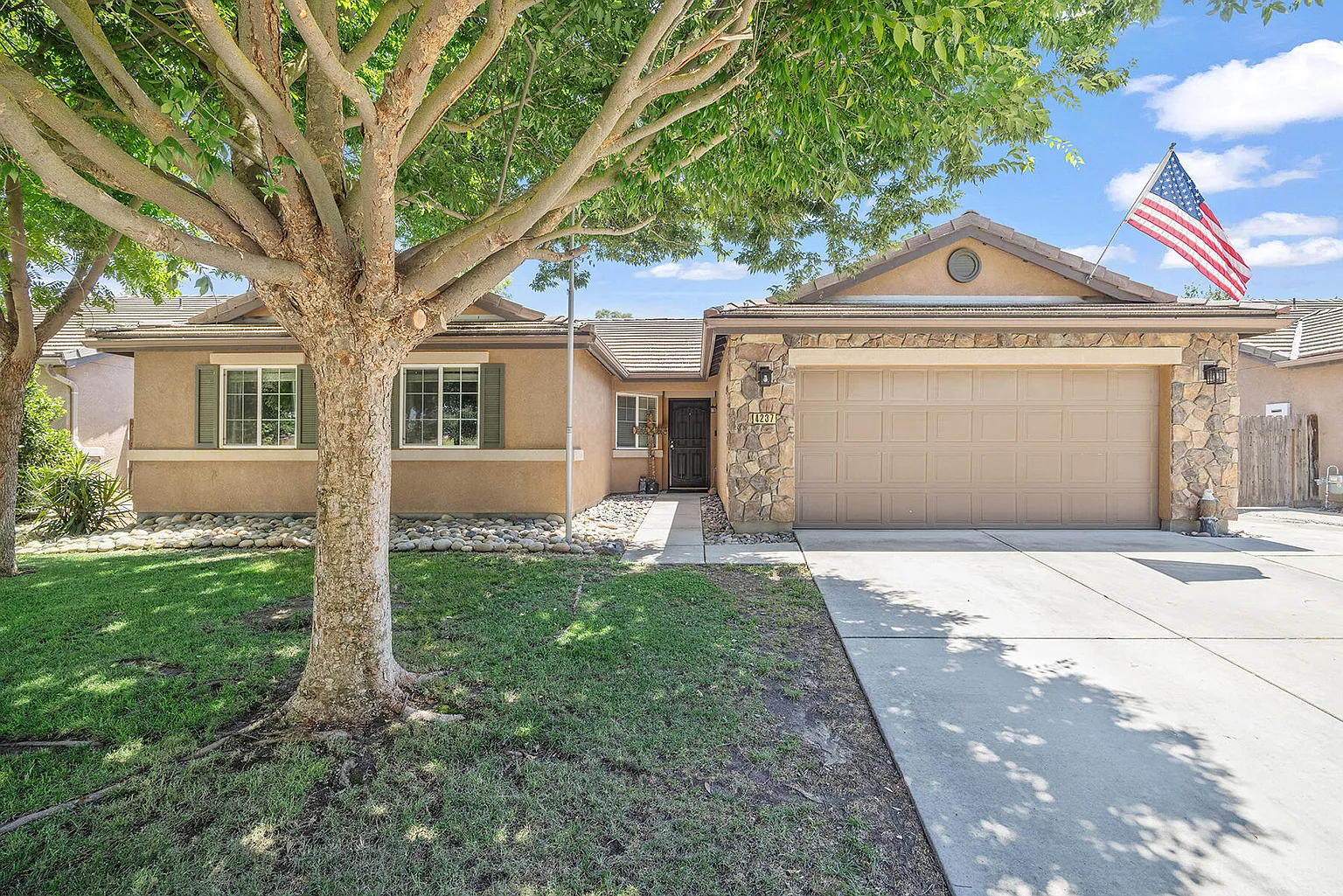 4237 E Murray Avenue photo 1