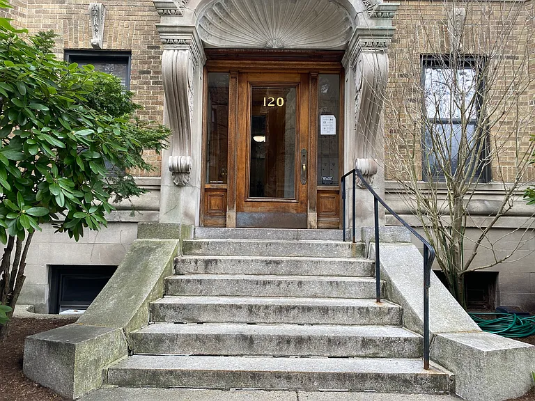 120 Riverway #8 — Photo 10