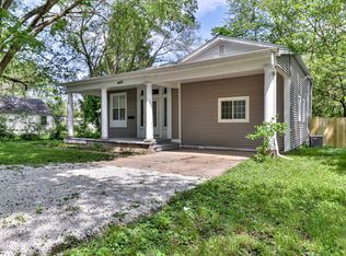 1402 Stout Dr, Urbana, IL 61802