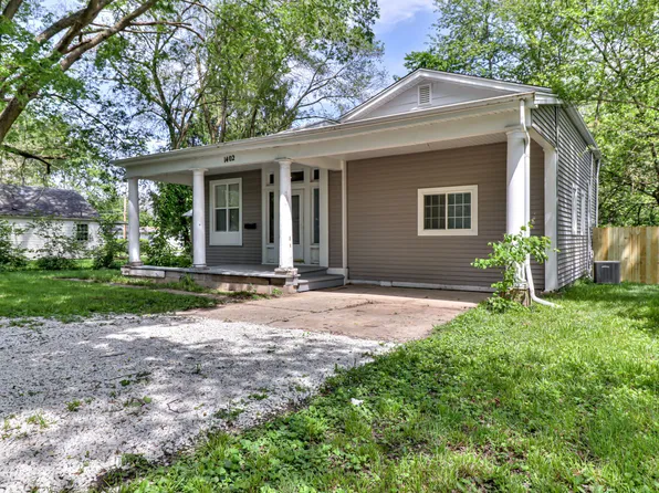 1402 Stout Dr, Urbana, IL 61802