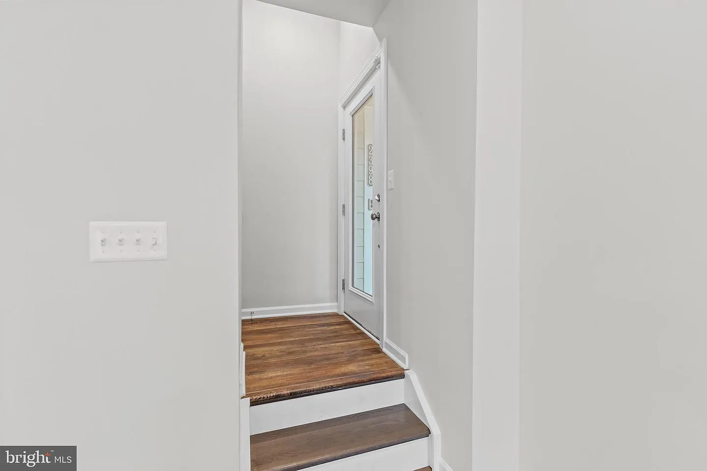 3 bed, 2.5 bath, 1845 sqft, $4,200 — Photo 4