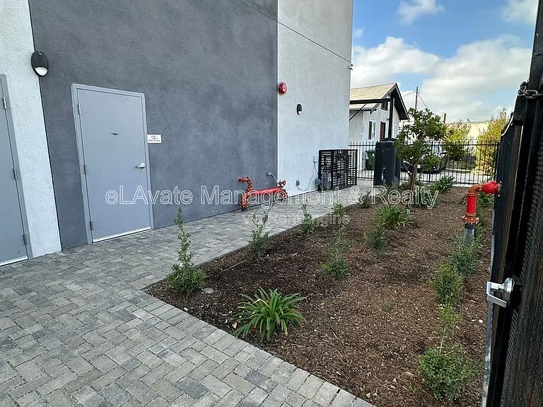 226 W 87th St #204 — Photo 25