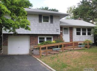 33 Walter Ct, Commack, NY 11725
