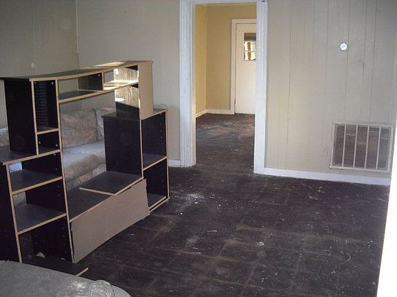 Bedroon (again Without The Hdwd Flooring)