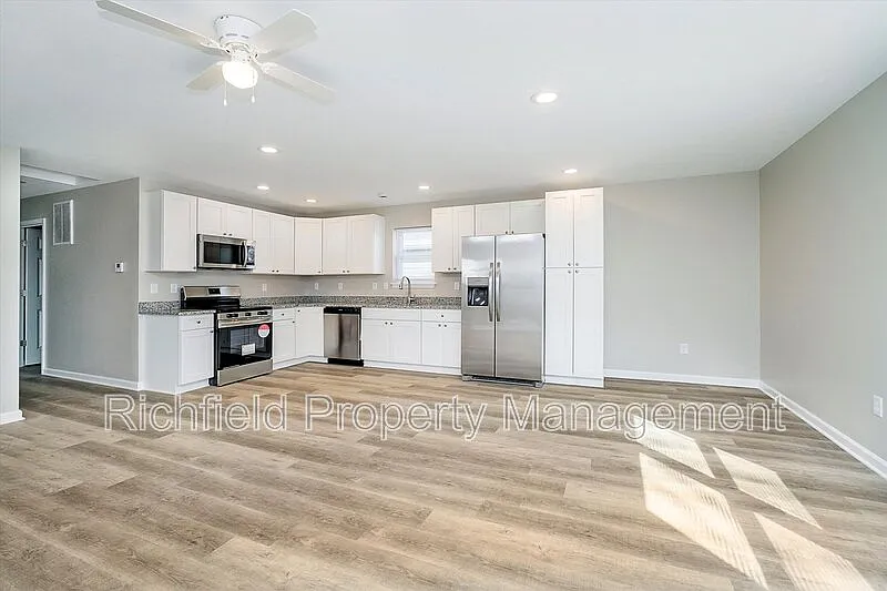 3 bed, 2.0 bath, 1350 sqft, $1,500 — Photo 2