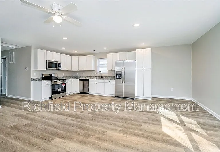 2757 Columbia Ave #B — Photo 7