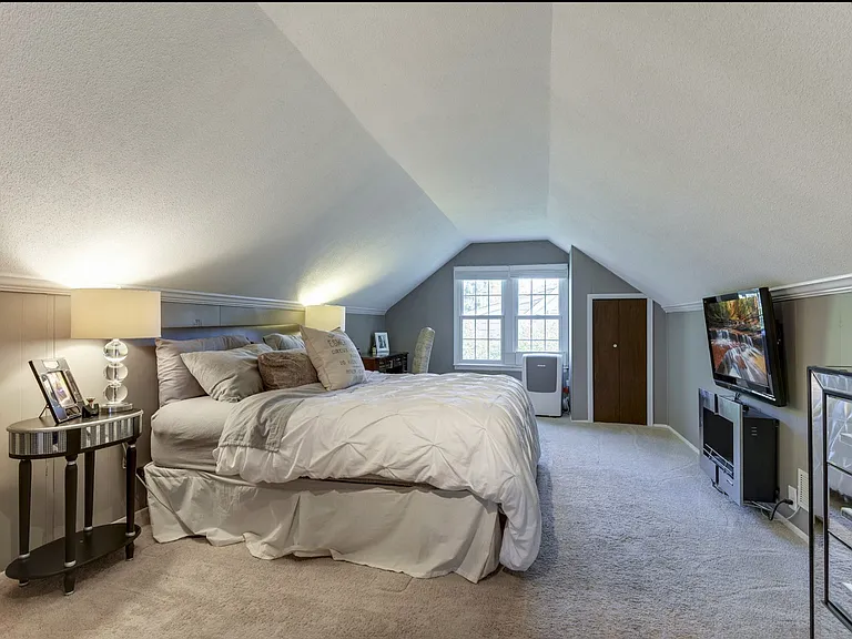 5028 Bedford Ave — Photo 11