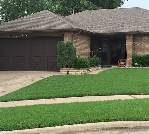 2nd image of 705 Thornhill Ln