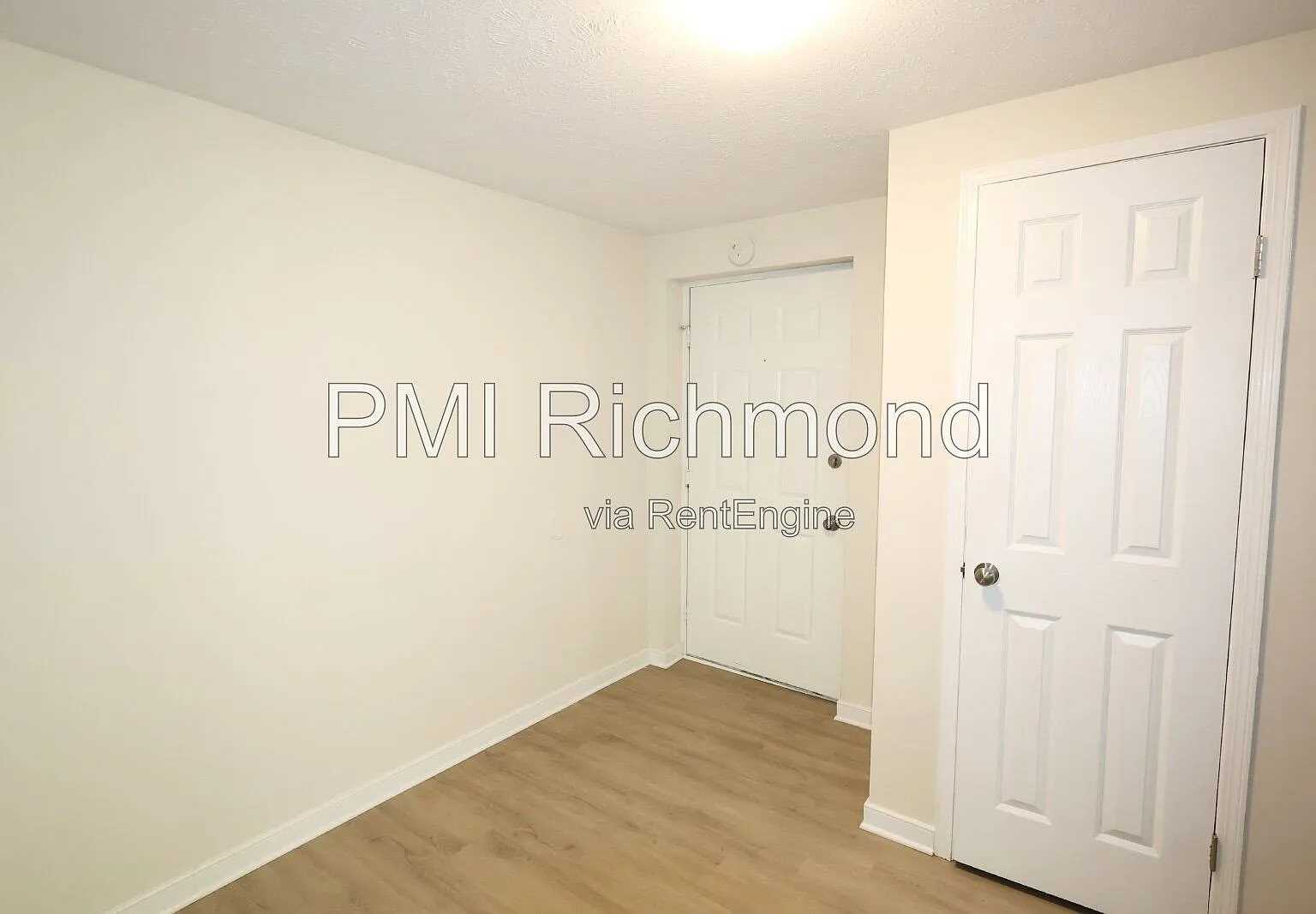 2 bed, 2.0 bath, 910 sqft, $1,620 — Photo 4