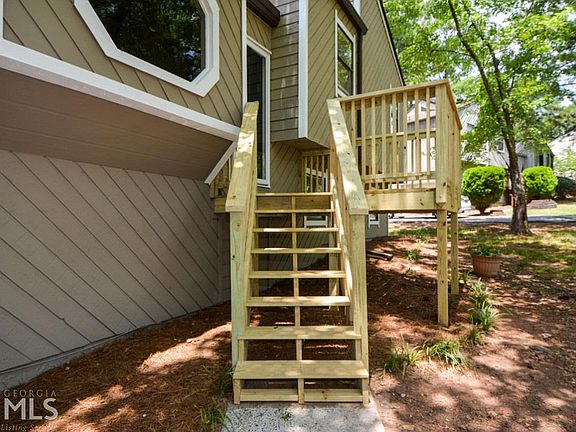 4th image of 324 Castleair Dr NE