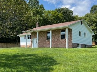 595 Chalk Hill Ohiopyle Rd, Ohiopyle, PA 15470