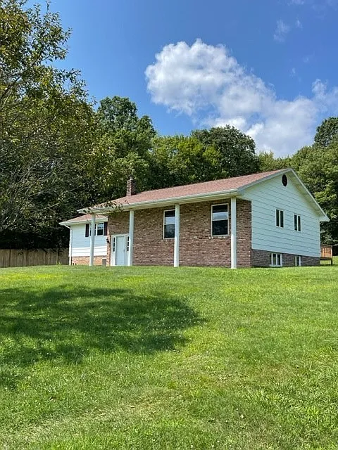 595 Chalk Hill Ohiopyle Rd photo 1